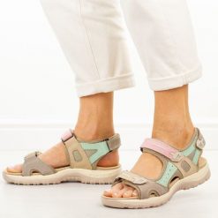 Azul skórzane sandały damskie Unisoft 18-57. Czerwone sandały damskie Unisoft, bez wzorów, z materiału, bez obcasa, na płaskiej podeszwie. Za 219.00 zł.