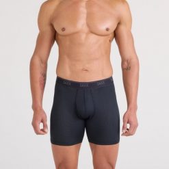 Bokserki - Quest Quick-Dry Mesh - Czarne. Czarne bokserki męskie Saxx, bez wzorów, z elastanu. Za 221.12 zł.