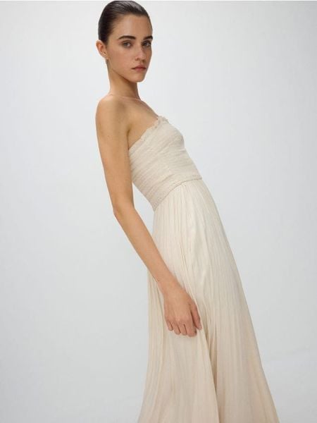 Sukienka maxi - beżowy. Brązowe sukienki damskie Reserved, l, bez wzorów, z tkaniny, bez kołnierzyka, bez ramiączek, maxi. W wyprzedaży za 49.99 zł.