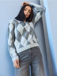 Sweter z wzorem w romby - wielobarwny. Swetry klasyczne damskie Sinsay, l, bez kołnierzyka. Za 59.99 zł.