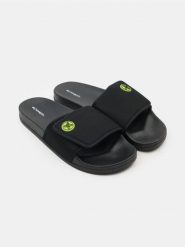 Klapki na rzepy - czarny. Czarne klapki i japonki męskie Sinsay. Za 29.99 zł.