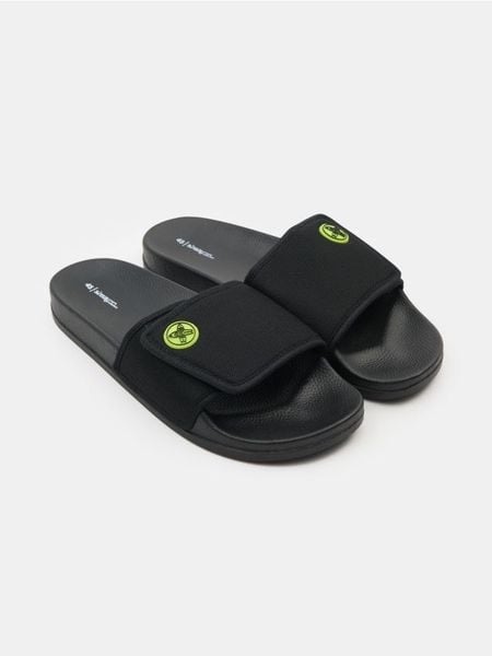 Klapki na rzepy - czarny. Czarne klapki i japonki męskie Sinsay. Za 29.99 zł.