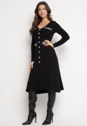 Czarna Sweterkowa Sukienka z Wiskozą Ozdobiona Guzikami i Imitacją Kieszeni Izamines. Czarne sukienki damskie Born2be, na co dzień, bez wzorów, z dzianiny, eleganckie, bez kołnierzyka, bez ramiączek, dopasowane. Za 89.99 zł.