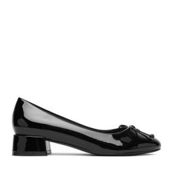 Czółenka JENNY. Czarne czółenka damskie Jenny, bez wzorów, bez obcasa. Za 119.99 zł.