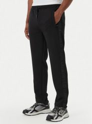 KARL LAGERFELD Spodnie dresowe 705016 562901 Czarny Regular Fit. Czarne spodnie dresowe męskie Karl Lagerfeld, bez wzorów, z dresówki. Za 839.99 zł.