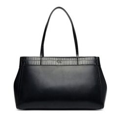 Torebka Calvin Klein. Czarne torebki klasyczne damskie CALVIN KLEIN, bez wzorów, bez dodatków. Za 749.99 zł.