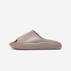 Second Life - Klapki Unisex Slide - Stan Doskonały. Brązowe klapki damskie Decathlon, bez wzorów, z materiału, bez obcasa. Za 67.99 zł.