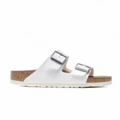 Klapki damskie Birkenstock Arizona Bf. Białe klapki damskie Birkenstock, bez wzorów, z materiału, bez obcasa. Za 499.00 zł.