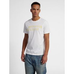 Koszulka z logo Hummel Graphic Displaced. Białe t-shirty sportowe męskie HUMMEL, z dzianiny, bez ramiączek, na fitness i siłownię. Za 126.50 zł.