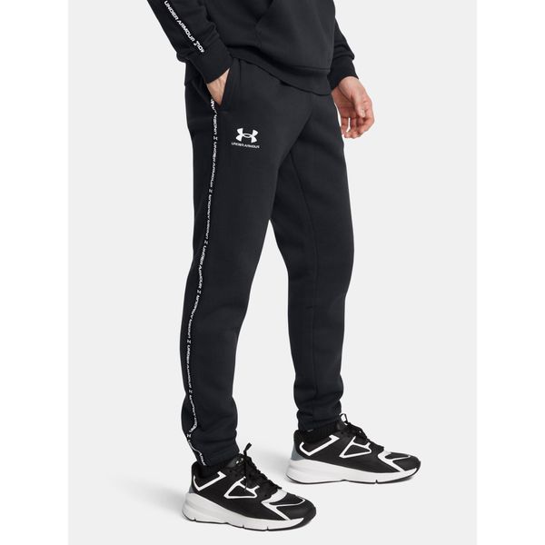 Spodnie męskie Under Armour Icon Fleece Jgr. Czarne spodnie sportowe męskie Under Armour. W wyprzedaży za 272.65 zł.
