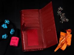 Portfel skórzany damski lakierowany duży dwuczęściowy czerwony Alessandro. Czerwone portfele damskie bez wzorów, z lakierowanej skóry. Za 129.99 zł.
