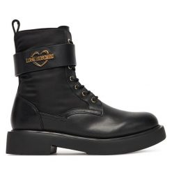 Botki LOVE MOSCHINO. Czarne botki damskie Love Moschino, bez obcasa, na płaskiej podeszwie, bez zapięcia. Za 1,019.00 zł.