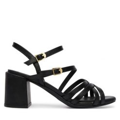 Sandały Clarks. Czarne sandały damskie Clarks, bez wzorów, bez obcasa, na słupku. Za 389.99 zł.