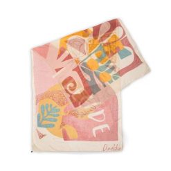 Szal damski Anekke, wykonany z lekkiego materiału tekstylnego z kolorowym artystycznym wzorem, różowy, 42470-032. Czerwone szaliki i kominy damskie Anekke, z aplikacjami. Za 119.00 zł.