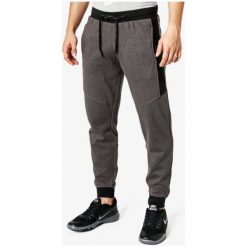 Umbro Spodnie Pyrite , szary, rozmiar XXL. Szare spodnie materiałowe męskie Umbro, bez wzorów, z bawełny. W wyprzedaży za 79.99 zł.