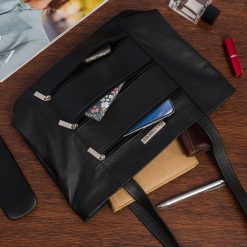 Skórzana damska torba na ramię elegancka czarna klasyczna Beltimore L44. Czarne torebki klasyczne damskie bez wzorów, bez dodatków. Za 219.99 zł.