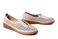 COMFORTABEL 840148-08 beige, półbuty damskie. Brązowe półbuty damskie Comfortabel, w ażurowe wzory, ze skóry, bez obcasa. Za 229.42 zł.