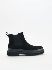 Zamszowe botki - czarny. Czarne buty zimowe męskie Reserved, ze skóry, bez zapięcia. Za 259.99 zł.