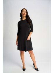 Marks & Spencer Sukienka w kolorze czarnym rozmiar: 40. Czarne sukienki damskie Marks & Spencer, na co dzień, bez wzorów, bez kołnierzyka, bez ramiączek, mini, proste. Za 37.30 zł.
