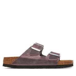 Klapki Birkenstock. Czerwone klapki damskie Birkenstock, bez wzorów, bez obcasa. Za 379.99 zł.