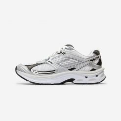 Buty sportowe damskie RR2K. Białe buty sportowe na co dzień damskie Decathlon, bez wzorów, z kauczuku, trekkingowe. Za 319.99 zł.