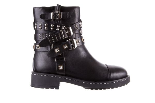 Botki Bayla-144 9304 Czarne Botki, Skóra naturalna - 36. Czarne botki damskie Bayla, na jesień, z jeansu, bez obcasa, na koturnie, bez zapięcia. W wyprzedaży za 269.10 zł.