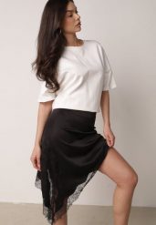 Czarna Satynowa Spódnica o Asymetrycznym Kroju z Koronką Arlivia. Czarne spódniczki damskie Born2be, l, bez wzorów, z koronki, eleganckie, mini, asymetryczne. Za 119.99 zł.