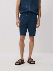 Szorty regular fit - granatowy. Niebieskie szorty męskie Reserved, z bawełny, bez kołnierzyka. W wyprzedaży za 59.99 zł.