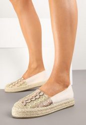 Ciemnobeżowe Espadryle Ozdobione Plecionką i Geometrycznym Motywem Sdivoria. Brązowe espadryle damskie Renee, bez wzorów, z jeansu, bez obcasa, na płaskiej podeszwie. Za 59.99 zł.