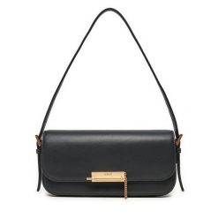 Torebka DKNY. Czarne torebki klasyczne damskie DKNY, bez wzorów, bez dodatków. Za 749.99 zł.
