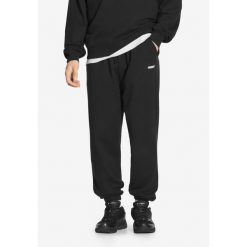 Spodnie dresowe męskie Prosto Infinity. Czarne spodnie dresowe męskie Prosto., bez wzorów, z dresówki. W wyprzedaży za 161.99 zł.