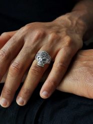 Uomo Srebrny pierścionek z cyrkoniami rozmiar: 62. Szare biżuteria dla mężczyzn Uomo, z cyrkonią, srebrne. Za 274.45 zł.