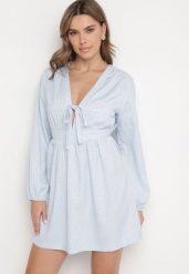 Niebieska Sukienka o Rozkloszowanym Kroju Ozdobiona Wiązaniem Elretira. Niebieskie sukienki damskie Born2be, na co dzień, l, bez wzorów, eleganckie, bez kołnierzyka, bez ramiączek, mini, kopertowe. Za 149.99 zł.