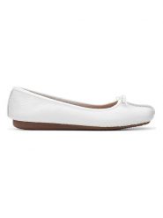 Clarks Baleriny w kolorze białym rozmiar: 41,5. Białe baleriny damskie Clarks, bez wzorów, ze skóry, bez obcasa. Za 171.28 zł.