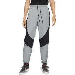 Spodnie męskie nike air jordan flight suit pants smoke grey. Czarne spodnie materiałowe męskie Nike, bez wzorów, sportowe. Za 379.00 zł.