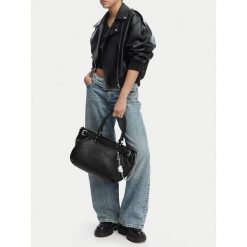 Torebka Juicy Couture. Czarne torebki klasyczne damskie Juicy Couture, bez wzorów, bez dodatków. Za 429.99 zł.