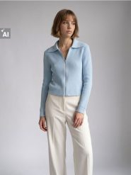 Krótki sweter z wiskozą i kołnierzem - błękitny. Niebieskie swetry klasyczne damskie Sinsay, l, z wiskozy, bez kołnierzyka. Za 69.99 zł.