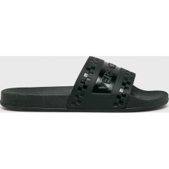 Versace Jeans - Klapki. Czarne klapki i japonki męskie Versace Jeans, z gumy. W wyprzedaży za 139.90 zł.