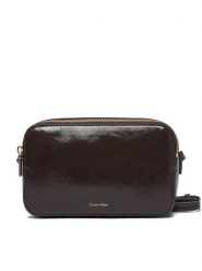 Calvin Klein Torebka Foil Logo Glossy Camera Bag LV04F3539G Brązowy. Brązowe listonoszki damskie CALVIN KLEIN, bez wzorów, ze skóry, bez dodatków. Za 409.99 zł.