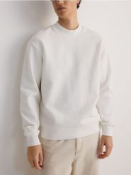 Bluza ze strukturalnej dzianiny - złamana biel. Bluzy bez kaptura męskie Reserved, l, z dzianiny. W wyprzedaży za 55.99 zł.