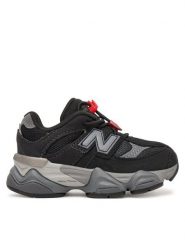 New Balance Sneakersy IV9060BK Czarny. Czarne buty sportowe chłopięce New Balance, ze skóry, bez zapięcia. Za 399.99 zł.