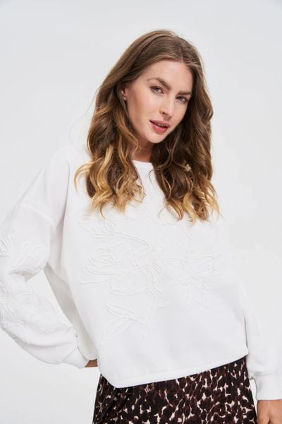 Bluza z aplikacją biała. Białe bluzy bez kaptura damskie MOODO, l, z bawełny. Za 139.99 zł.