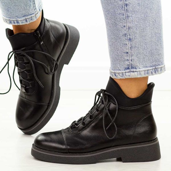 Czarne botki damskie Jezzi 2435-4. Czarne botki damskie Jezzi, na jesień, ze skóry, eleganckie, bez obcasa, bez zapięcia. W wyprzedaży za 188.34 zł.