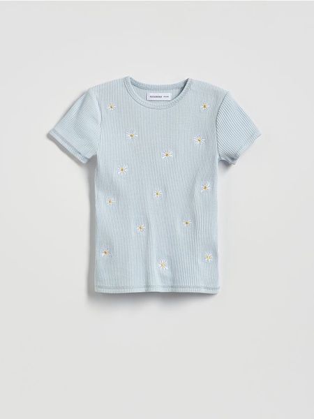 Bawełniany t-shirt z haftem - jasnoniebieski. Niebieskie koszulki dziewczęce Reserved, bez wzorów, z bawełny, bez ramiączek. Za 39.99 zł.