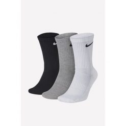 Skarpety unisex Nike Everyday Cushioned Crew 3 pary. Czarne skarpetki męskie Nike, bez wzorów, z bawełny. Za 49.90 zł.