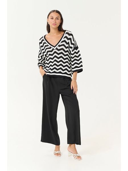 Kaffe Sweter w kolorze czarno-białym rozmiar: M. Białe swetry klasyczne damskie Kaffe, m, z bawełny, bez kołnierzyka. Za 187.07 zł.