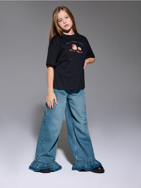 Bawełniana koszulka z nadrukiem Pusheen the Cat - czarny. Czarne koszulki dziewczęce Sinsay, l, bez wzorów, z bawełny, bez ramiączek. Za 17.99 zł.