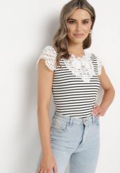 Biało-Czarny Bawełniany T-shirt w Paski z Koronkowymi Wstawkami Idamarie. Białe t-shirty damskie Born2be, m, bez wzorów, z bawełny, bez kołnierzyka. Za 39.99 zł.