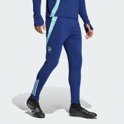 Spodnie Arsenal Tiro 24 Training. Czarne spodnie dresowe damskie Adidas, z dresówki, do piłki nożnej. W wyprzedaży za 195.30 zł.