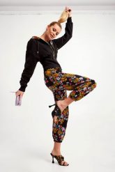Spodnie dresowe VERSACE JEANS COUTURE. Jeansy damskie Versace Jeans Couture. W wyprzedaży za 794.47 zł.